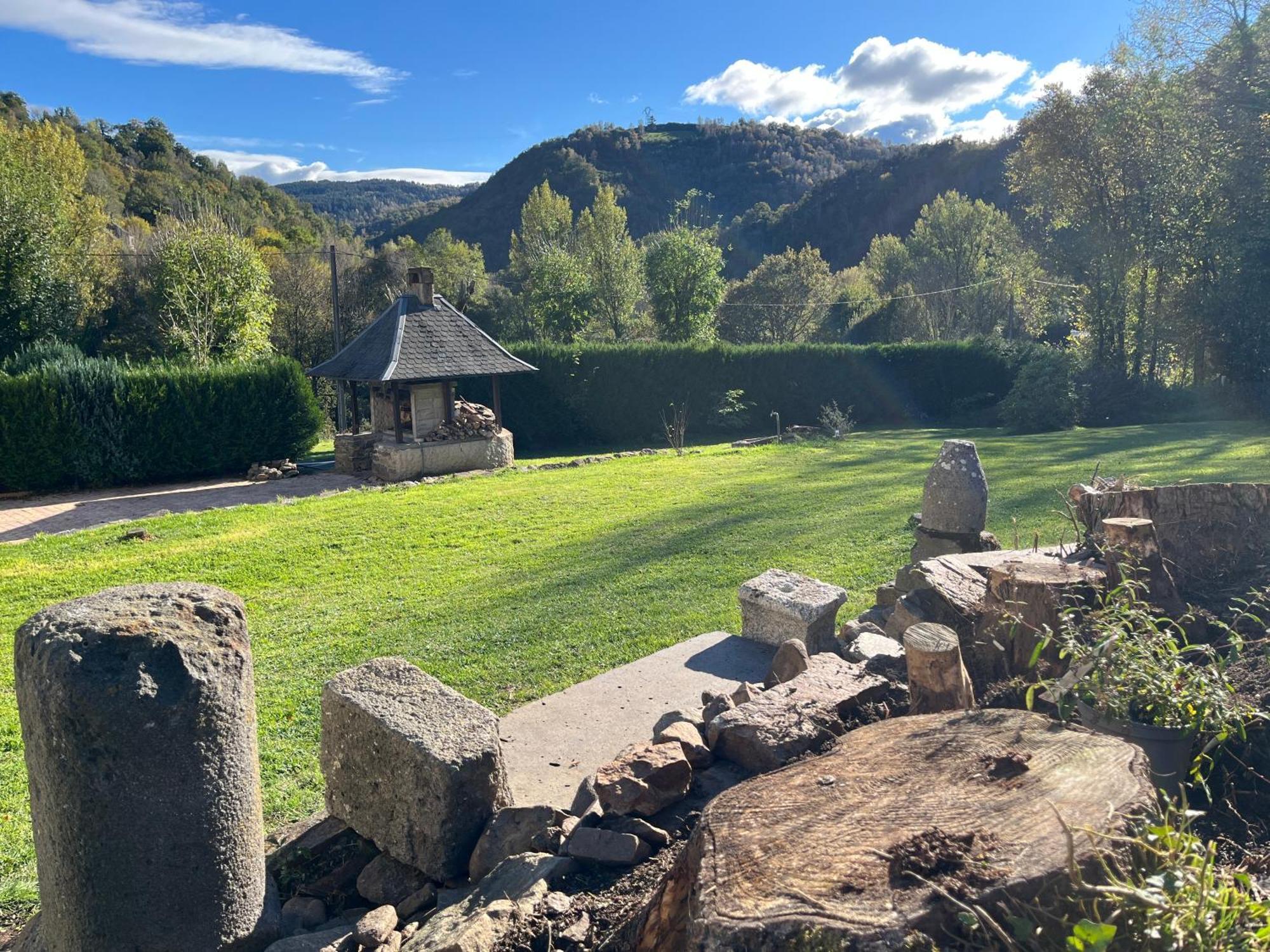 Gite-Auberge Du Pont De Lanau Neuveglise Экстерьер фото